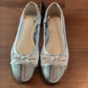 🥿Forever 21 silver flats 🥿